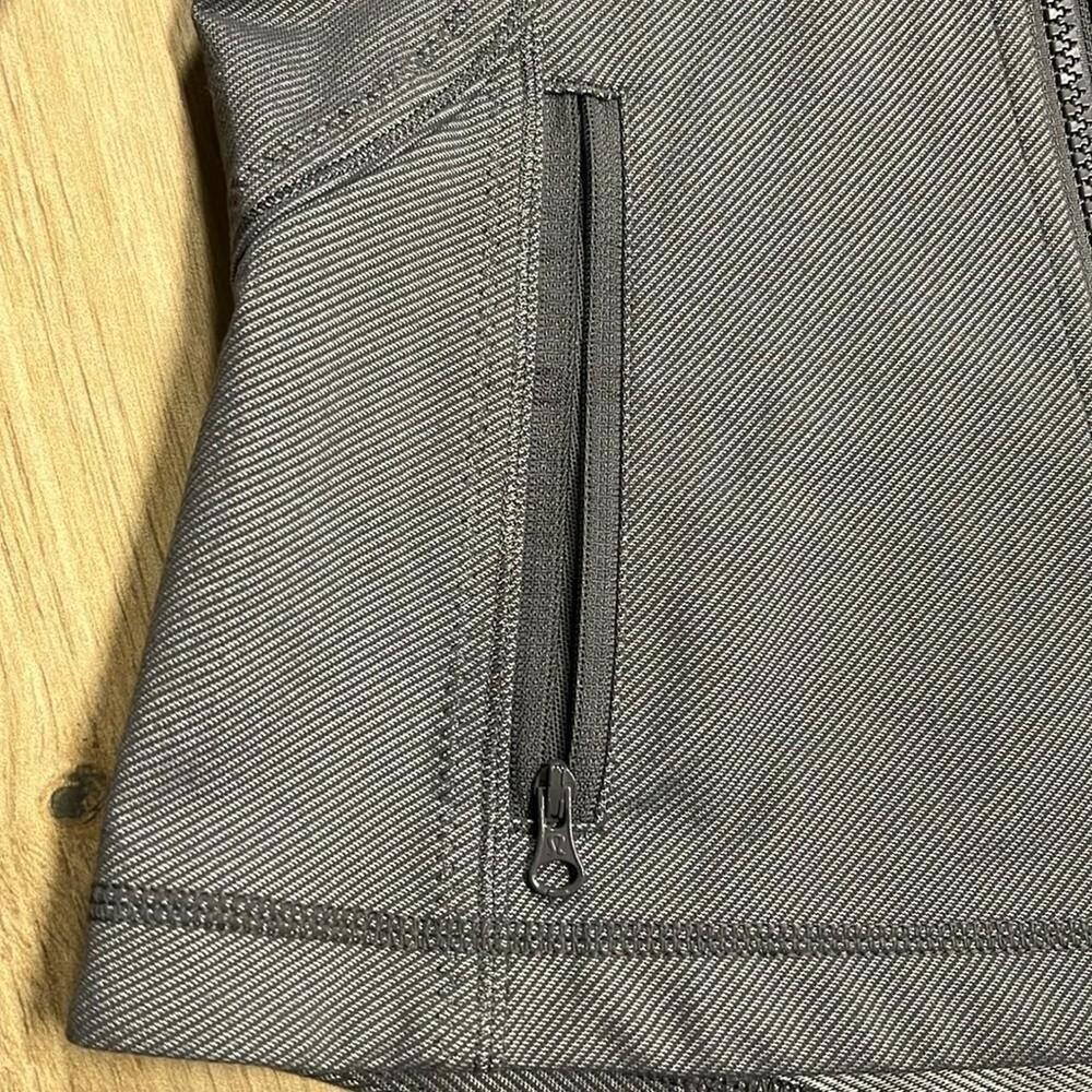 Lululemon Forme Jacket
Soot Light - Picture 5 of 8